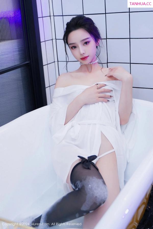   [XiuRen]高清写真图 2024.03.25 No.8283 苏曼兮 黑丝美腿第46张图片